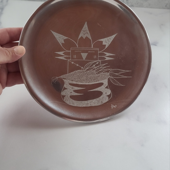 Elizabeth Gardenhire Corn Husk Hand-Etched Plate - Picture 6 of 11